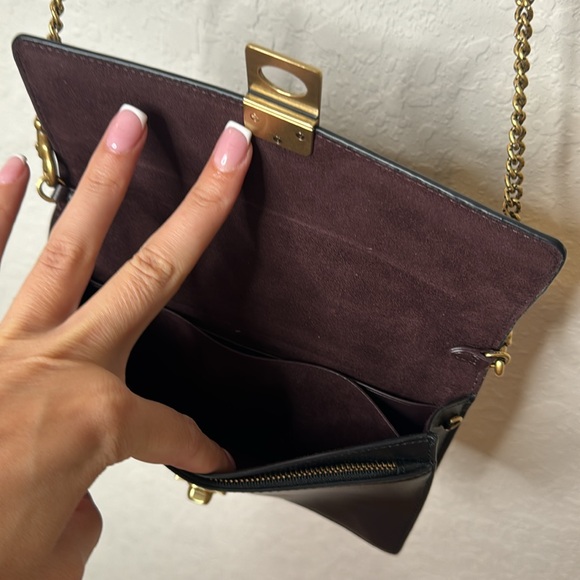 Genuine snakeskin and refined calf leather
Eight credit card slots - Picture 7 of 9